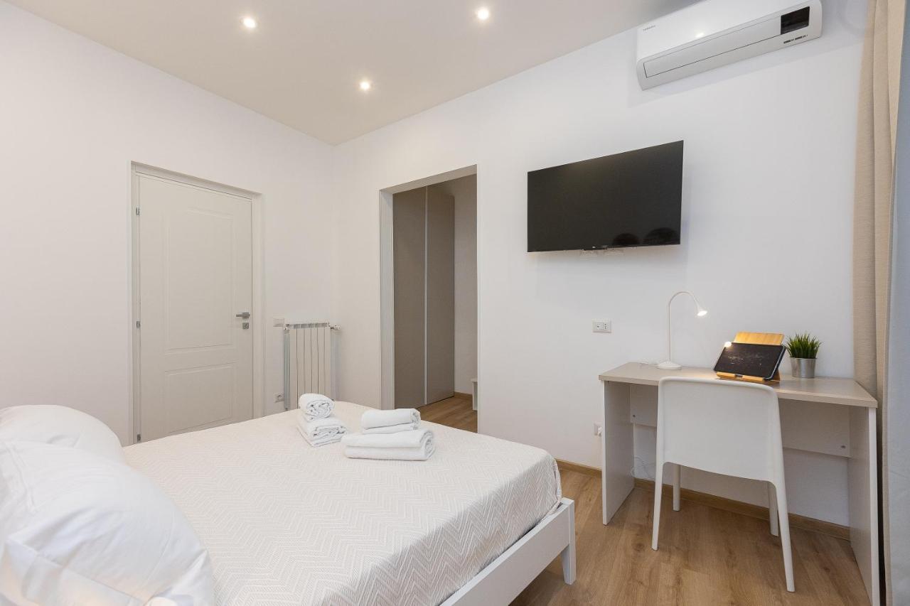 Colosseum Holidays - Three-Bedroom Apartment Roma Eksteriør bilde